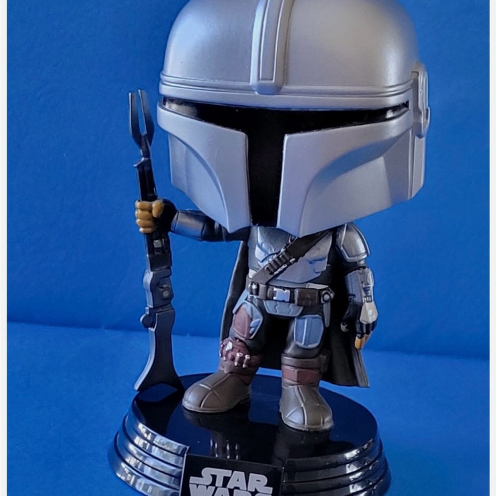 Star Wars Mandalorian Figure with Silver Armor